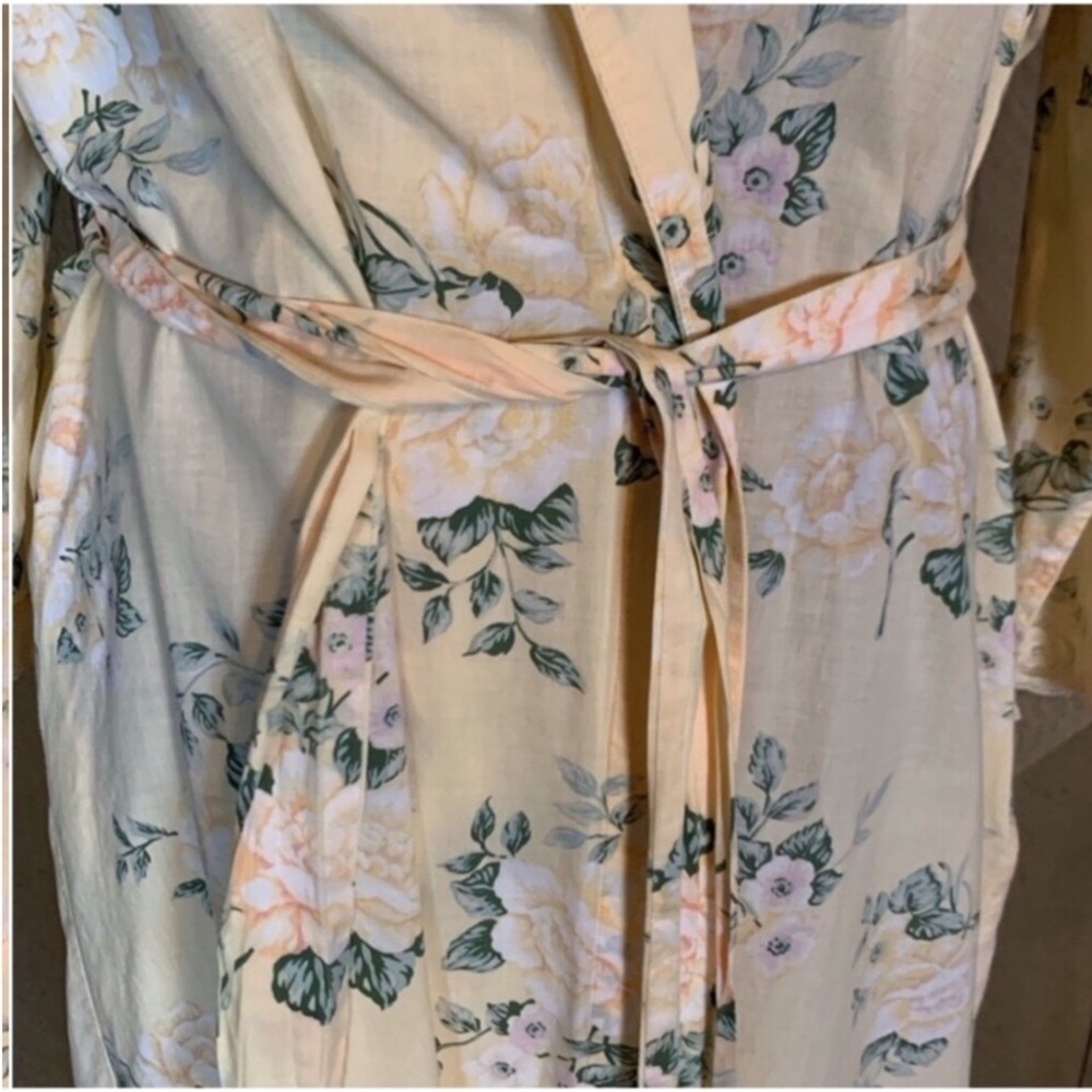 Vintage Victoria’s Secret light yellow long lightweight robe with floral print - Picture 9 of 11